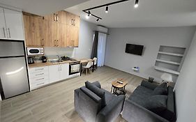 Greko Home With Free Private Parking